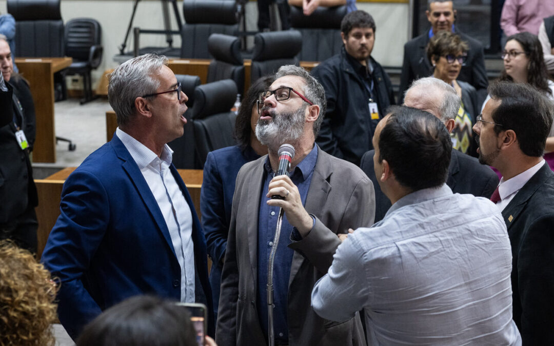 CPI da Educação tem bate-boca e ação na Justiça