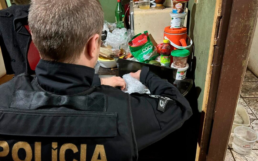 Homem de 36 anos é preso em flagrante com pornografia infantil no celular em Santa Rosa