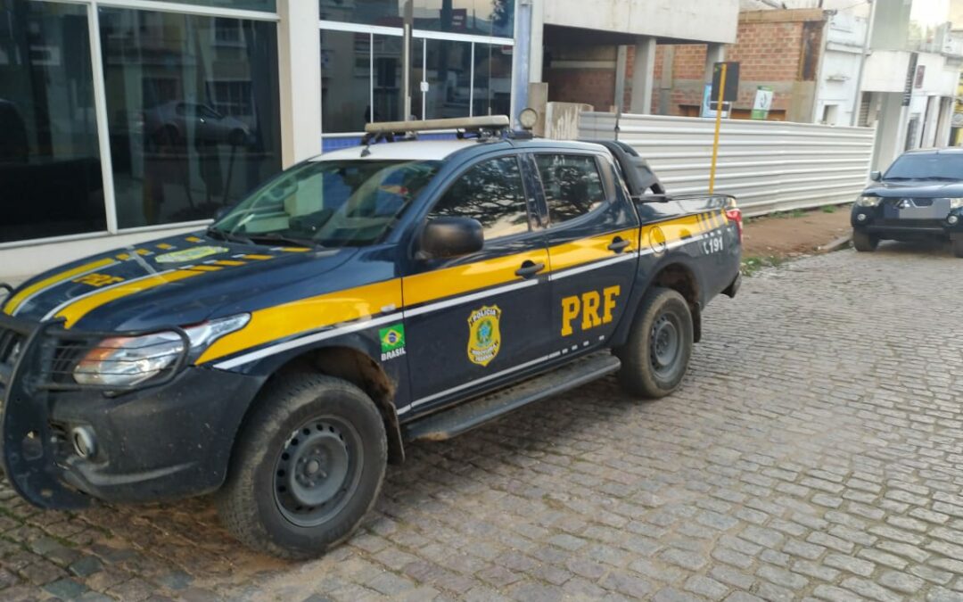 PRF prende homem que apresentou documento falso de veículo em Bagé