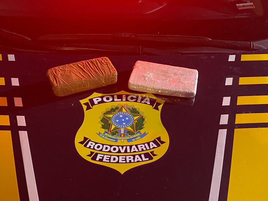 Passageira de ônibus é presa com crack e cocaína em Bagé