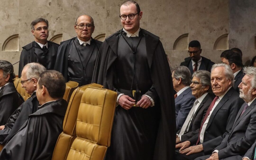 Cristiano Zanin é empossado no cargo de ministro do STF