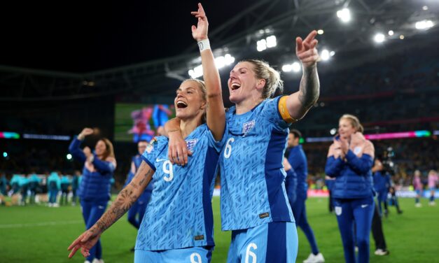 Mais perto da taça! Final da Copa do Mundo Feminina será entre Espanha e Inglaterra