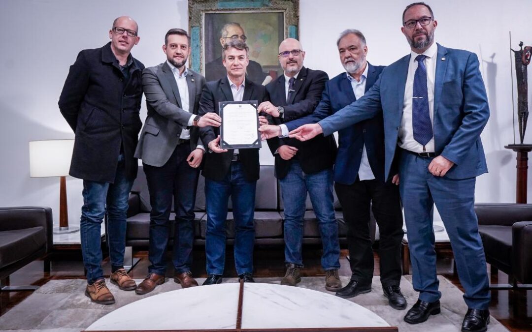 Promulgada Emenda à Constituição que dispõe sobre os símbolos do RS