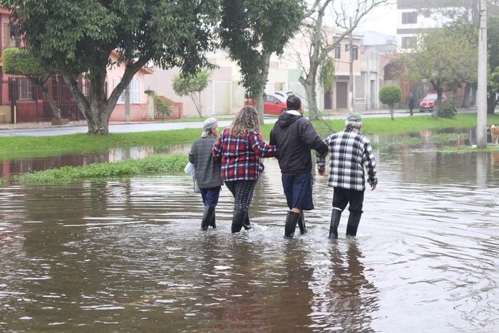 Enchentes no RS: Mais de 100 pessoas são resgatadas em Rio Grande