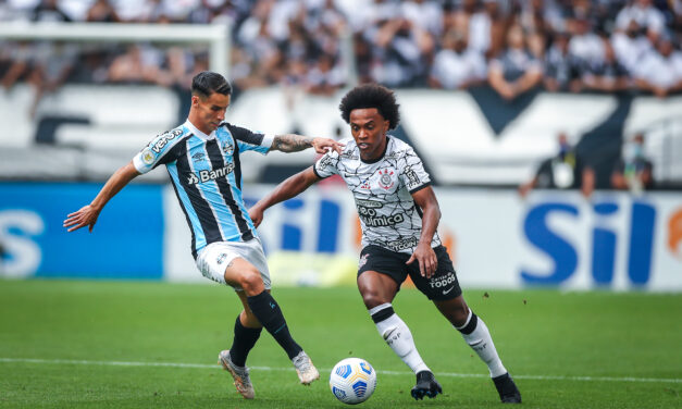 Grêmio encara o Corinthians em partida adiada da 15ª rodada do Campeonato Brasileiro
