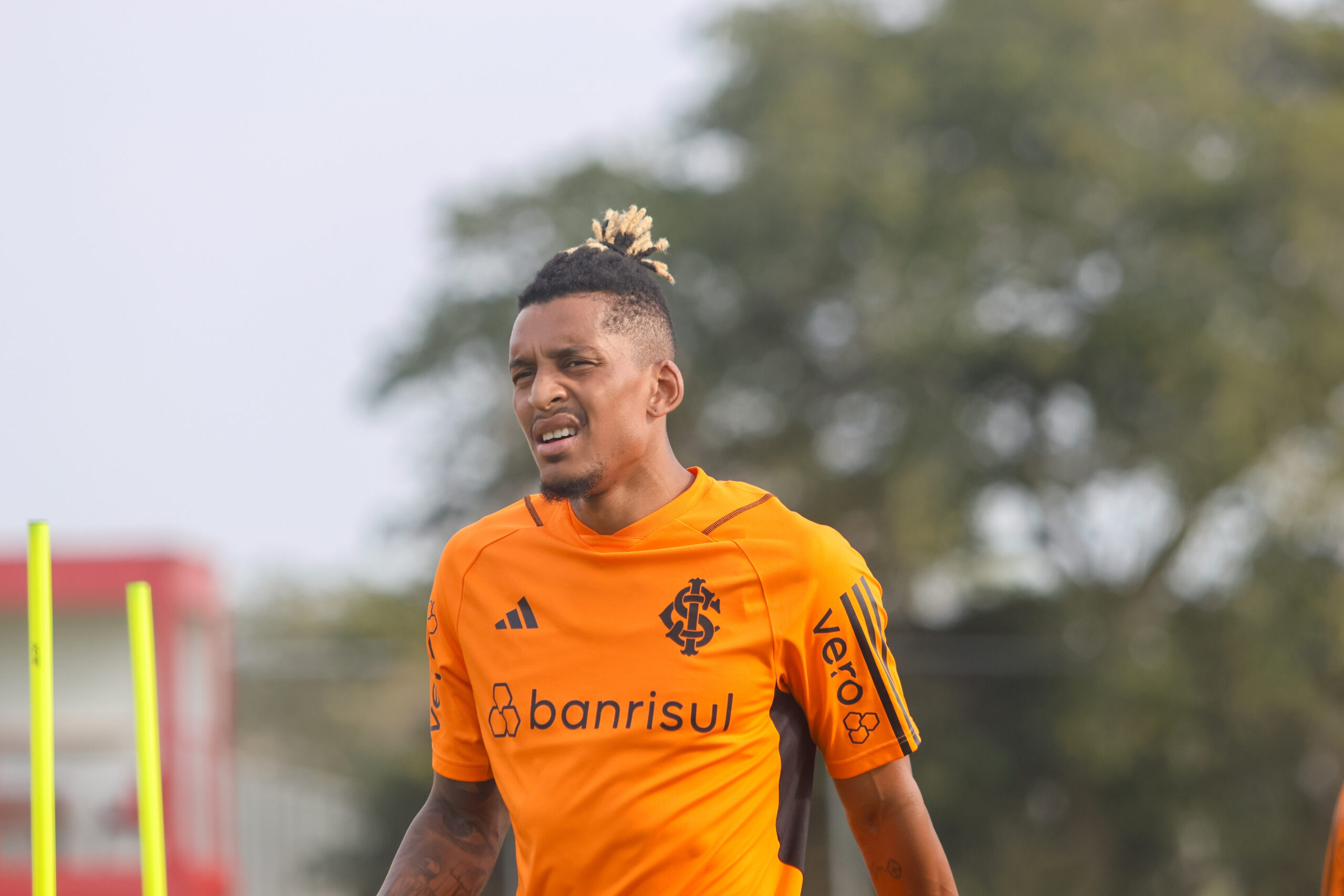 Dalbert é apresentado e se diz 'pronto para jogar' pelo Internacional