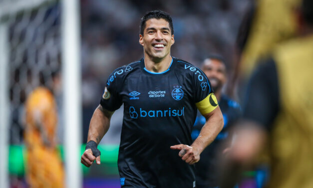 É do Grêmio! Suárez é o jogador da Série A com mais participações em gols em jogos em casa em 2023