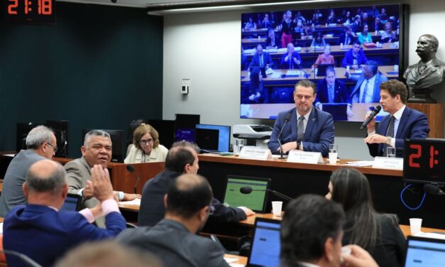 Pedido de vista coletivo adia votação do relatório na CPI do MST