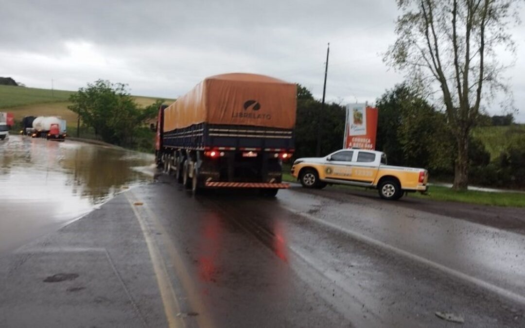 Chuvas afetam tráfego em rodovias no Norte do Estado