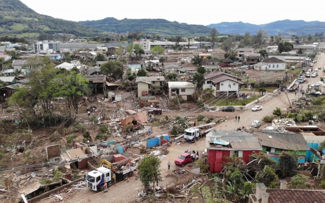 Drones são empregados na busca por sobreviventes das enchentes