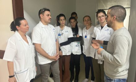 Voluntários do Instituto Moinhos Social atendem vítimas da enchente em Muçum