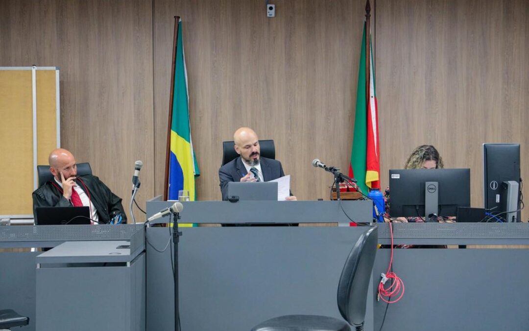Júri de acusados por triplo homicídio, incluindo o de um bebê, é cancelado por falta de jurados