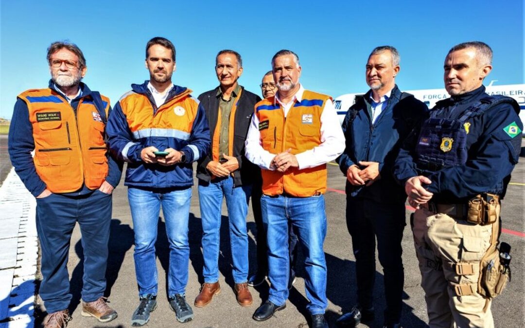 Governador e ministros sobrevoam áreas atingidas pelas enchentes
