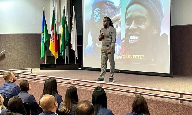 Chamando Atenção da Sorte, Tinga lança livro contando a sua história