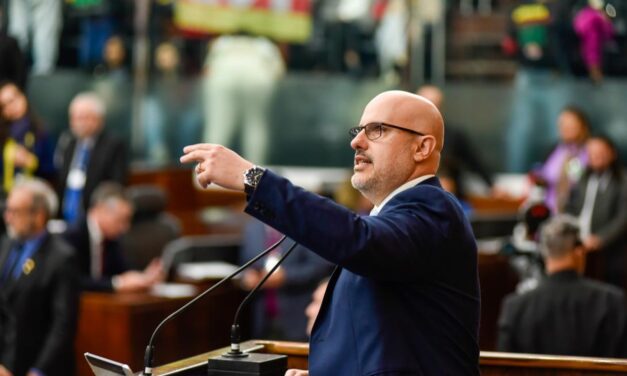 PEC dos Símbolos tem segundo turno marcado para esta terça-feira