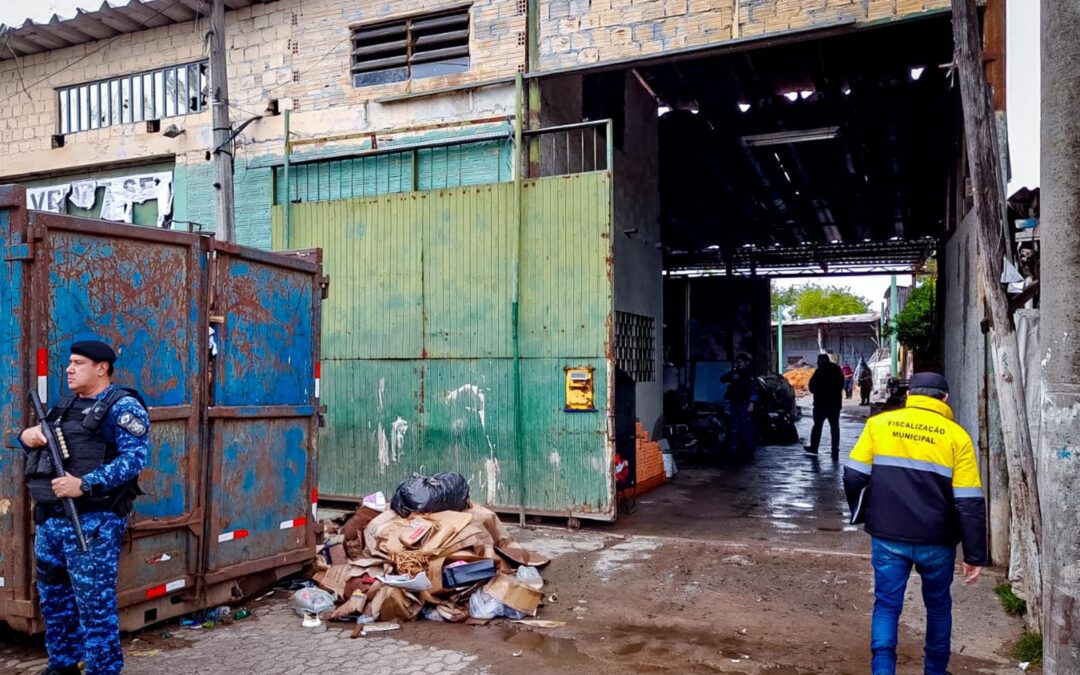 Prefeitura notifica três ferros-velhos por operarem sem videomonitoramento