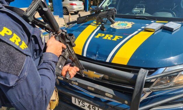 Perseguição termina com prisão e apreensão de fuzil e cocaína