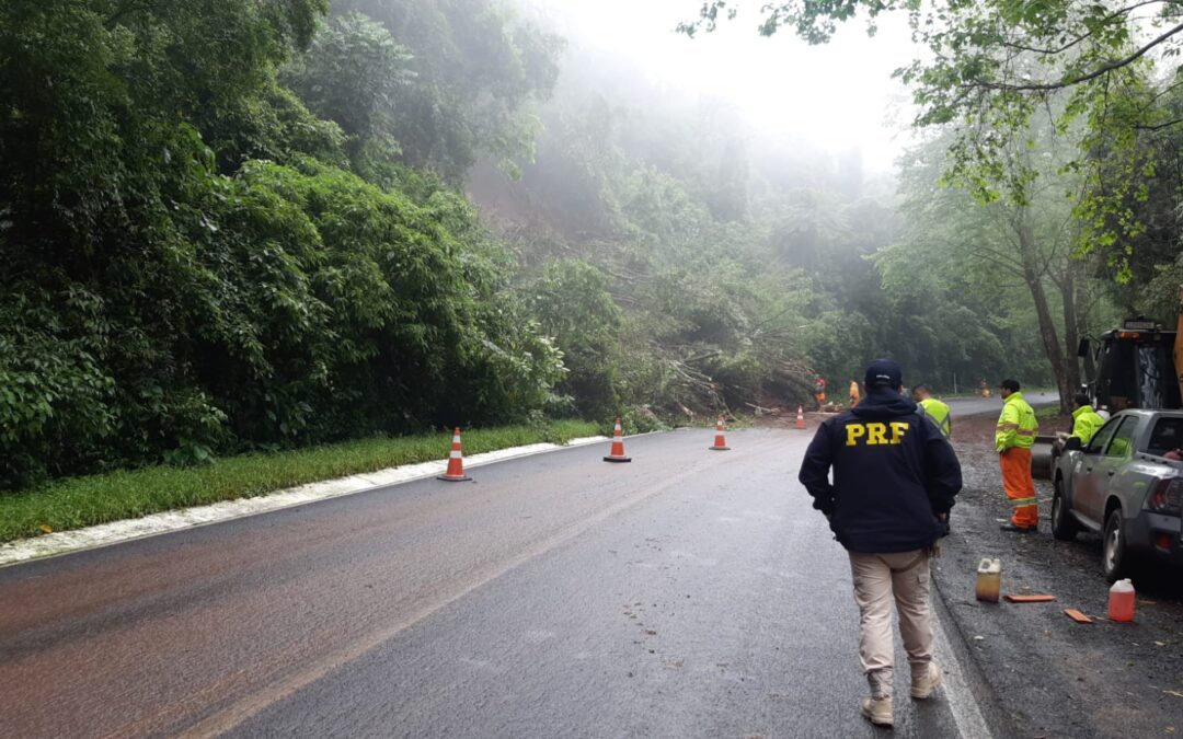 Chuvas intensas causam bloqueios em rodovias gaúchas
