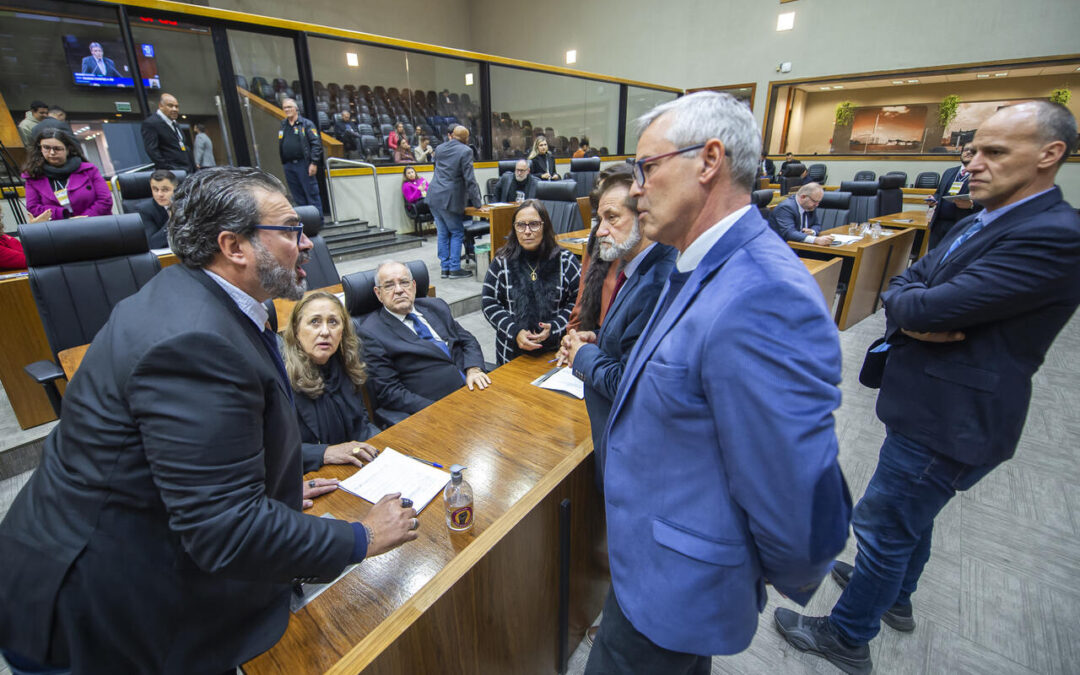 Câmara de Porto Alegre anula decisões da CPI da Educação