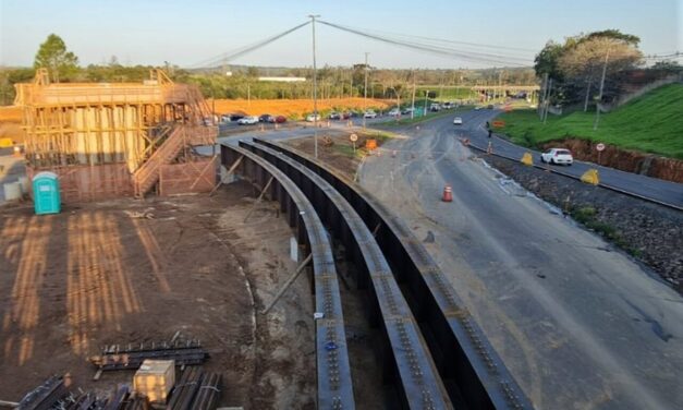 Içamento de vigas para a construção do viaduto entre a ERS-030 e a ERS-118 modifica o trânsito