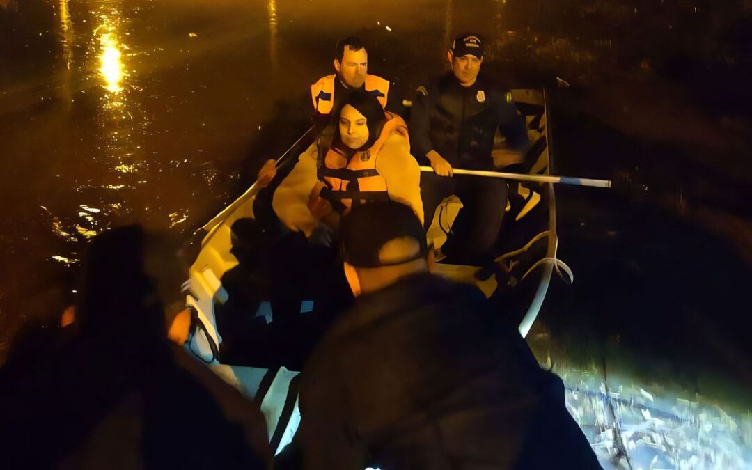 Marinha resgata pessoas ilhadas no Rio Grande do Sul após ciclone