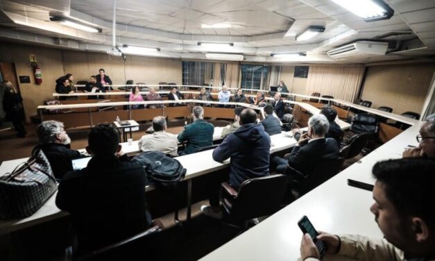 Aumento de 30% é apresentado por taxistas em Porto Alegre