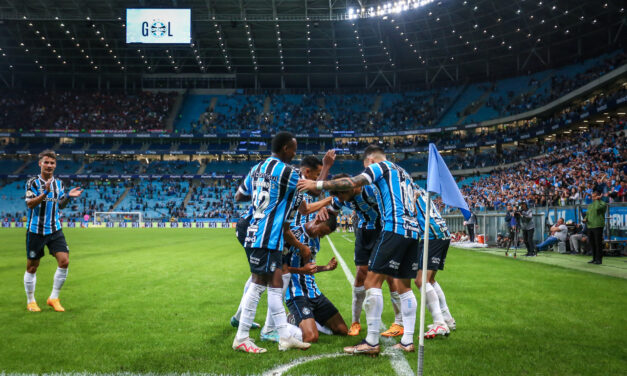 Grêmio quebra tabu de cinco anos e vence o Flamengo, de virada, na Arena