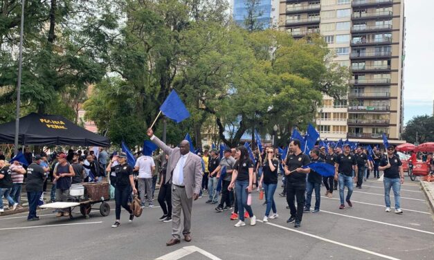Policiais penais e civis protestam por recomposição salarial e condições de trabalho