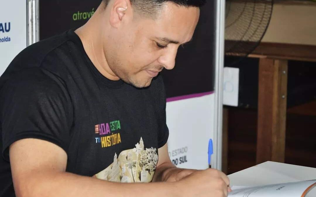 Apresentador da RDC TV Paulo Viana lançará seu 5º livro na 69ª Feira do Livro de Porto Alegre