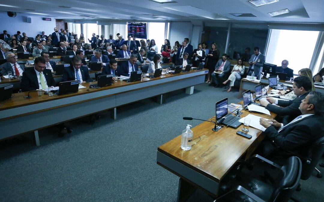 PEC que limita decisões monocráticas do STF é aprovada pelo CCJ do Senado