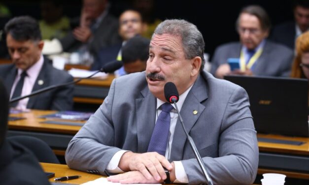 Proposta assegura matrícula na rede pública aos dependentes de policial transferido para outra cidade