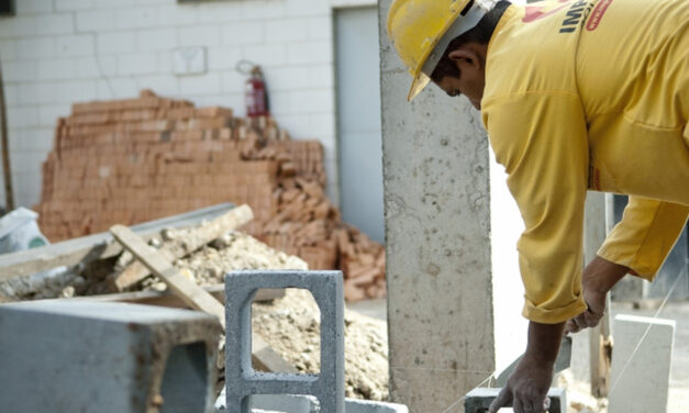 Convênios assinados pelo Estado irão garantir a construção de casas em Farroupilha e banheiros em Bom Jesus