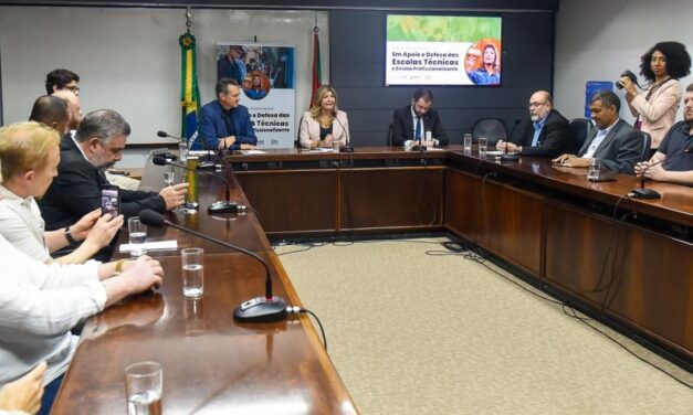 Frente Parlamentar em Defesa das Escolas Técnicas e Ensino Profissionalizante é instalada