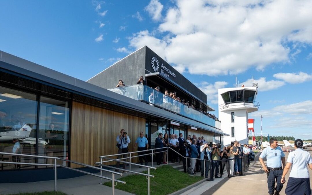Governador Eduardo Leite participa de reinauguração de aeroporto em Rivera