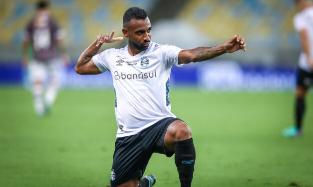 Grêmio acerta permanência de Galdino até 2026
