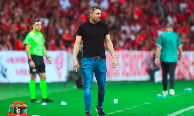 Se queda! Eduardo Coudet permanece no Internacional em 2024