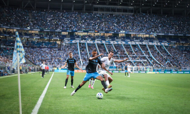 Camisas dos atletas do Grêmio usadas na classificação para a Libertadores estão para Leilão em ação social