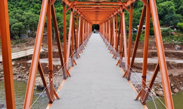 Moradores de Nova Roma do Sul reconstruíram ponte com financiamento comunitário