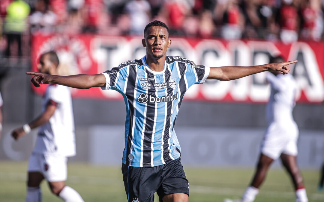 André Henrique se destaca e briga por titularidade no ataque tricolor