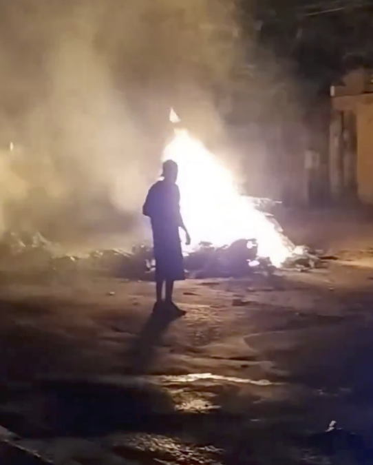 Moradores protestam contra a falta de luz em Porto Alegre