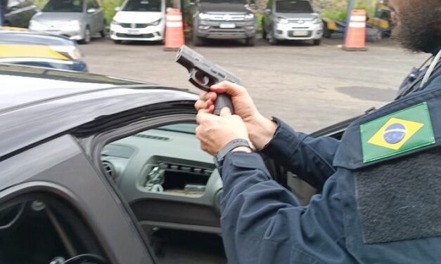 Casal é preso portando armas e 11 quilos de cocaína em Porto Alegre