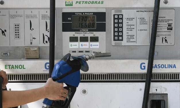 Self-service de combustíveis: projeto permite que motoristas abasteçam o veículo por conta própria no posto de gasolina