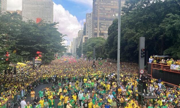 Ato reúne apoiadores de Bolsonaro em São Paulo