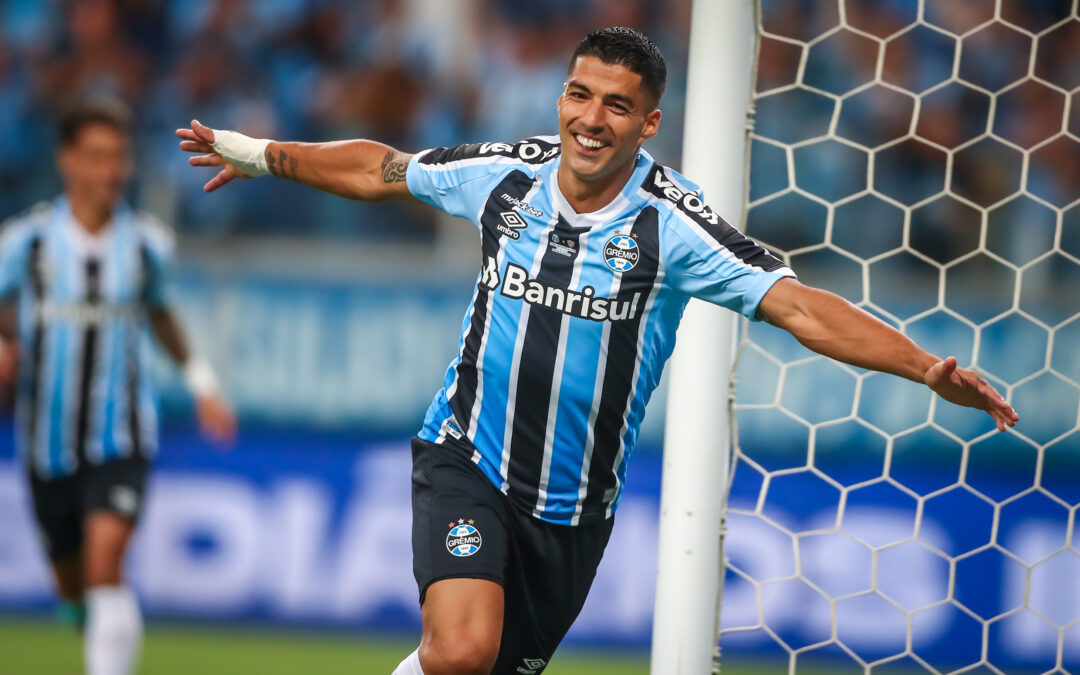 Após campanha com camisa do Grêmio, Luis Suárez reage: “Saudades do Brasil”