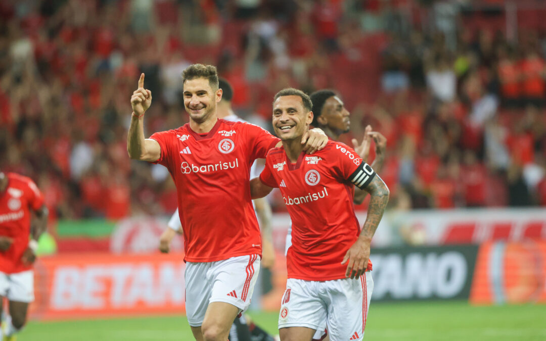 Inter vence o Brasil, mantém a liderança e garante classificação antecipada