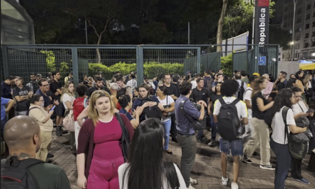 A linha 3-vermelha do metrô de São Paulo foi parcialmente paralisada