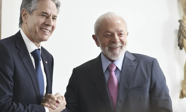 Em meio à crise com Israel, Blinken encontra Lula e se diz “animado”