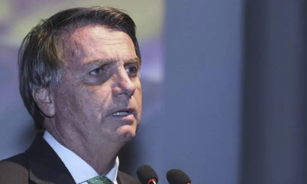 Bolsonaro diz que só dará depoimento à PF se advogados tiverem acesso a processo