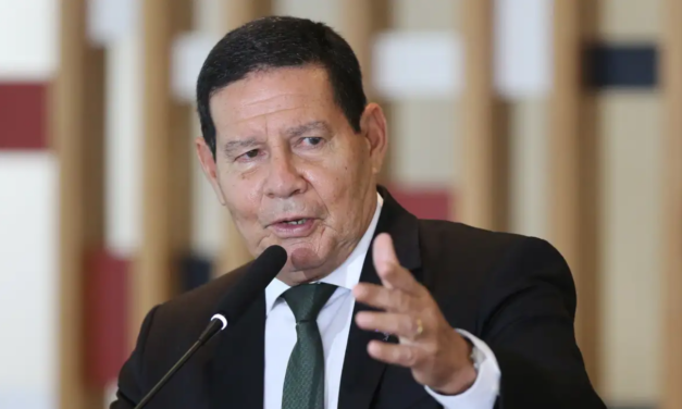 Psol e Rede pedem prisão de Mourão