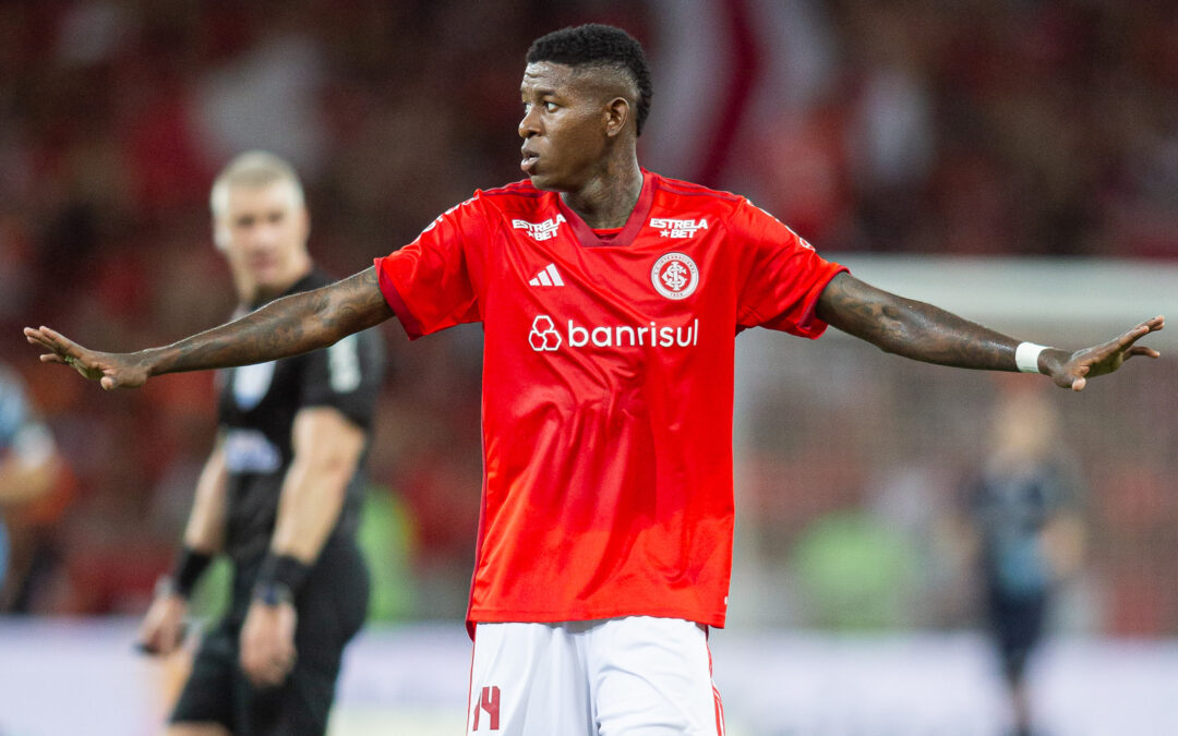 Vitão se firma como pilar defensivo e é destaque no Gre-Nal 441